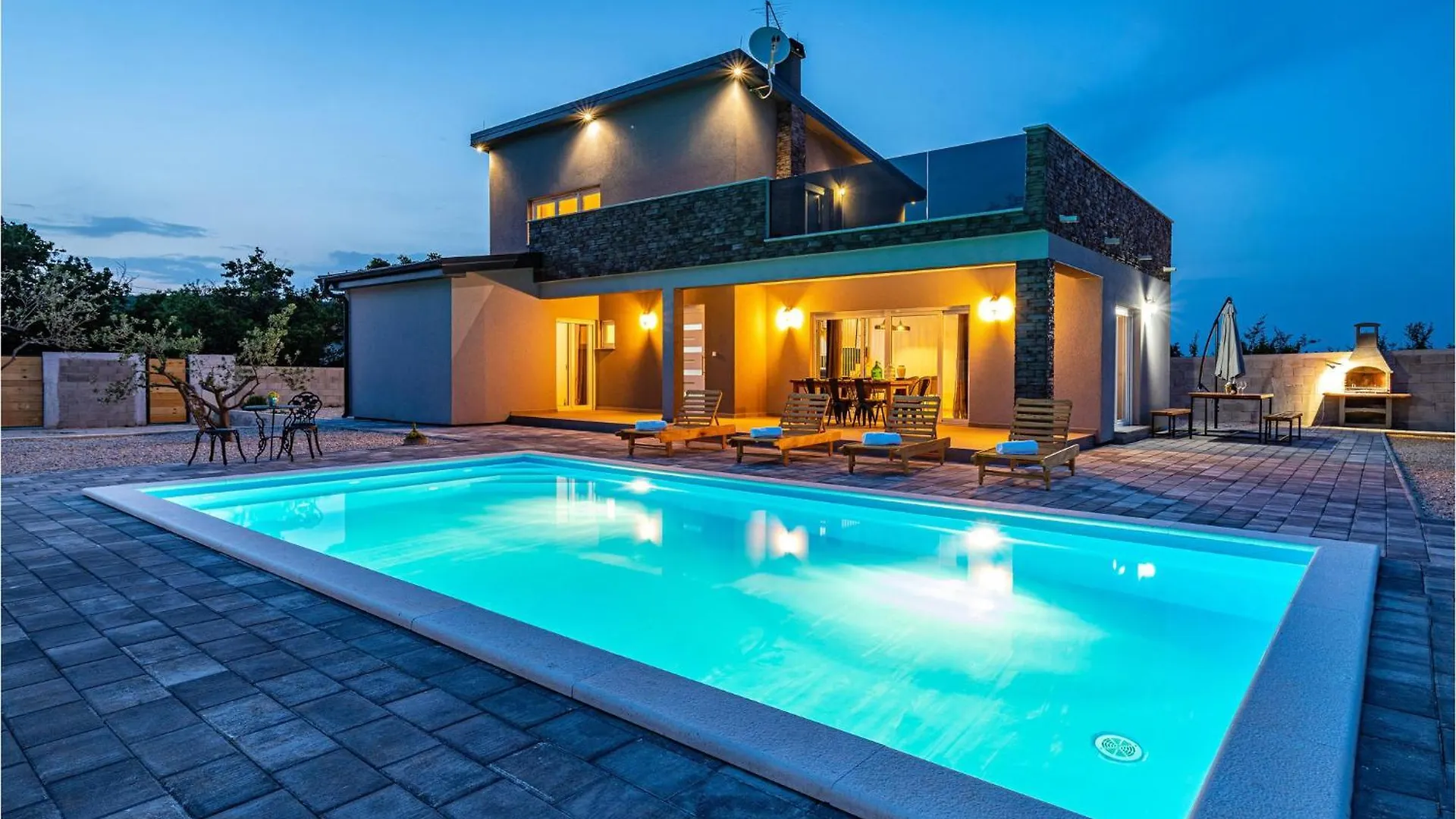 Holiday home 4 Bedroom Cozy Home In Stankovci Stankovci