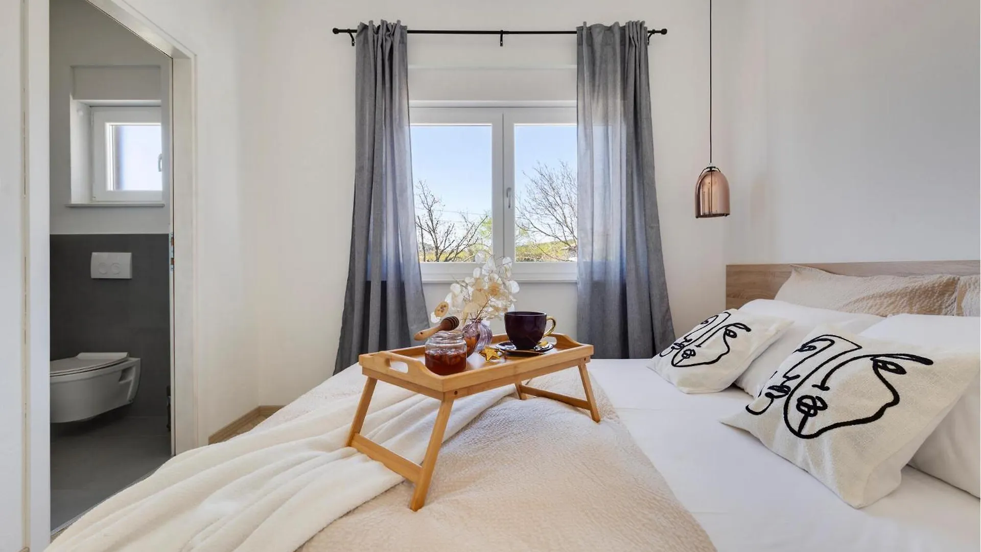 4 Bedroom Cozy Home In Stankovci Сasa de vacaciones